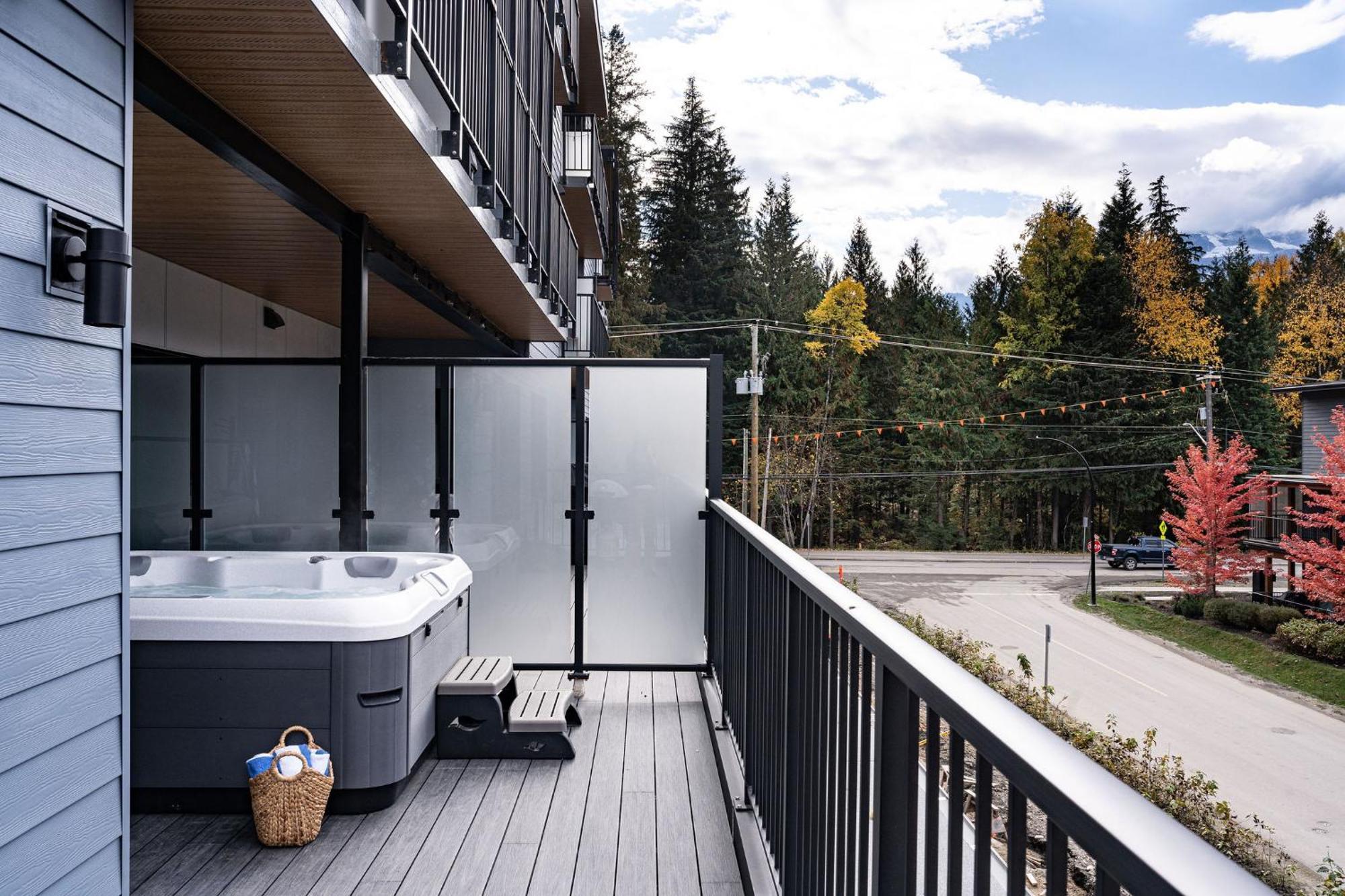 Bluebird Daze By Revelstoke Vacations Apartment Exterior photo